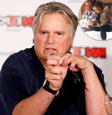 Et je m'intéresse de près à la préservation des fonds marins à travers. Did Richard Dean Anderson Get Married And Turn Girlfriend Into Wife