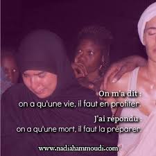 Bonheur Citation Sur Le Sourire Et La Joie De Vivre Credit Nadiahammoudi Nous N Avons Qu Une Seule Vie Assurons Nous De La Vivre En Accord Avec Qui Nous Somm Lecture Du Coran Paroles Religieuses Amour Islam