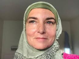 Saat anda berpapasan atau pun bertemu pada artikel kali ini saya bermaksud ingin membagikan sedikit informasi yang saya ketahui mengenai cara menegur yang baik dalam islam. 6 Pesohor Wanita Mantap Memeluk Islam Lalu Berhijab