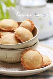 Biasa kita makan karipap kentang, karipap sardin, tapi istimewa karipap ikan ,hidangan datang daripada terengganu, ianya berintikan sambal ikan. Masam Manis Karipap Yang Rapuh Dengan Inti Daging Yang Sangat Sedap Ide Makanan Resep Masakan Ramadhan Makanan