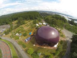 Pentru că cel mai mare rău din lume nu este cel pe care îl văd în aproapele, ci răul din mine, în care mă complac mereu. Prima SalÄƒ GonflabilÄƒ De Concerte Din Lume Pentru Ce A Fost ConstruitÄƒ Ea Md