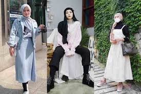 Setelan blouse dengan fringe jeans seperti ini. Mempesona 10 Gaya Berhijab Ala Selebgram Korea Selatan Dailysia