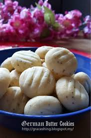 德国酥饼 连续几年来都是必做的年饼之一 德国酥饼材料 牛油 250g 糖粉 80g 马铃薯粉 250g 低筋面粉 160g