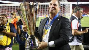 Trofeo escultura realizada en resina representando la figura de una sanitaria en acabado oro envejecido o decorado a. Listos Los Premios Para Los Participantes De La Copa Oro As Usa