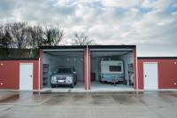 Das naturbelassene holz mit einer wandstärke von 19 mm kann in einer beliebigen farbe gestaltet werden. Grossraum Komfortgaragen Grossraumgarage Gerateraume