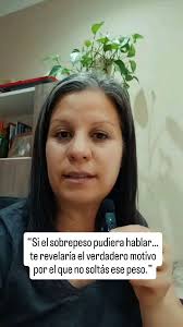 Hola, soy la doctora Sara Posada, médica especialista en control de peso y  obesidad. Mi misión va mucho más allá de un número en la balanza: acompaño  a mujeres a reconciliarse con