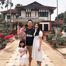 He has more than 480,000 followers on his tunku_abdul_rahman instagram account. Imclingylikethat Instagram Posts Photos And Videos Picuki Com