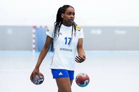 Découvrez les dernières informations, résultats, classements ainsi que les directs commentés des plus belles affiches. Handballeuses Et Bachelieres La Fin D Annee Studieuse De L Equipe De France U19 Women Sports