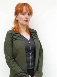 I think that the simplest answer is that the command staff of babylon 5 were simply overwhelmed. Lyta Alexander Babylon 5 Lyta Alexander Kosta Mumsetzung Vorlage Fa R Lyta Alexander Original Inspiration Cosplayer Tina Dragon Workshop Fotos 5