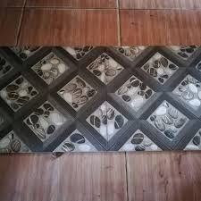 Untuk mewujudkan lantai keramik pada rumah impian, yuk lihat 9 inspirasi pola dan motif keramik lantai terbaik yang bisa kamu aplikasikan pada rumah impianmu! Keramik Lantai Ubin Motif Batu Kasar Ukuran 40x40 Lazada Indonesia