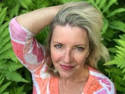 Carolyn Thies's Instagram, Twitter & Facebook