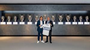 Born 9 september 1985) is a croatian professional footballer who plays as a midfielder for spanish club real madrid and captains the. Luka Modric Verlangert Bis 2022 Bei Real Real Madrid Cf