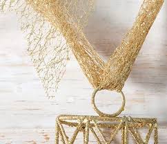 Cinta De Papel Decorativa En Color Dorado Medidas 10 X 150 Cm Ancho X Largo Leroymerlin Megustalanavidad Navi Cintas Cinta Decorativa Regalos Navidenos