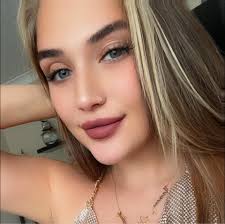 I had my appointment tomorrow to do my lashes but it has been cancel. Going 