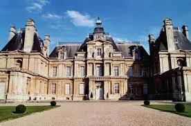 The center of baroque secular architecture was france, where the open three wing layout of the palace was established as the canonical solution as early as the 16th century. French Baroque Architecture Structurae