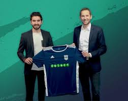 Dans le guide gratuit du sponsoring que propose. Sponsoring Unibet S Offre Les Maillots De 50 Clubs Amateurs De Football Avec La Centrale Du Sport Sportbuzzbusiness Fr