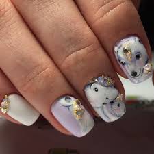 Puedes combinarlo con un par de franjas negras o el uso de lazos, es otra forma muy elegante para tener en cuenta. 1001 Ideas De Disenos De Manicura Con Dibujos En Las Unas