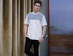 Model baju batik kerja guru lainnya bisa mengadopsi model kebaya kutu baru yang dimodifikasi dengan menggunakan kerah berdiri. Kemeja Batik Pria Lengan Panjang Yang Populer Di Indonesia