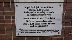 6 odadan 40 odaya kadar müşteri garantili kiralık/satılık turizm işletmeciliği. Otel Girisindeki Andac Nazim Hikmet Ran Anisina Picture Of Mamaison Hotel Andrassy Budapest Tripadvisor