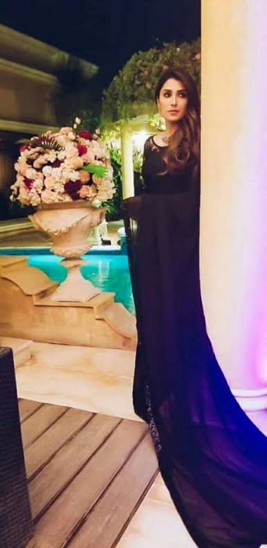 Image result for ayeza khanin black sari"