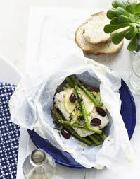 Papillote De Lieu Asperges Vertes Olives Et Thym Recette Asperge Verte Recettes Poissons Et Fruits De Mer Papillote