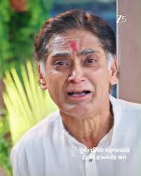 दयानंद तारिणी आणि केदारला घरी परत घेऊन येतो., #Tarini #ZeeMarathi  #ZeeOnTheGo, आता तुमची आवडती मालिका कधीही कुठेही पाहण्यासाठी  https://zee5.onelink.me/RlQq/fmDownloadZEE5App या लिंकवर क्लिक करा.