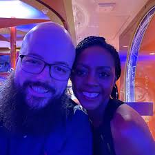 Who can style and cut curly fine hair?