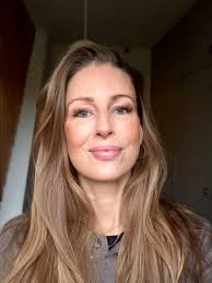 10 ÅR SIDEN, AT JEG GIK IND I VÆGGEN For 10 år siden måtte jeg gå i  fodsporene på aaaalt for mange andre