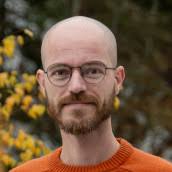 Forfattere med etternavn på E