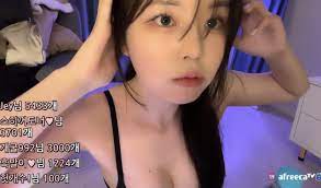 画像あり】エッチな韓国人女性が生配信中なんやが・・・投げ銭で脱いでくれるぞ、急げ・・・！ – オカズランド