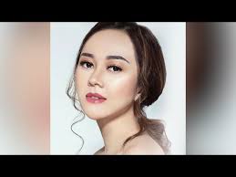 Menguak semok, bahenol, bohay, | twuko. Kenakan Dress Ketat Aura Kasih Tampil Seksi Dengan Baby Bump Nya