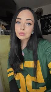 Amanda Klopfenstein's Instagram, Twitter & Facebook