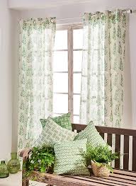Em geral, estas cortinas são as preferidas na decoração de salas, escritórios e quartos, já que oferecem um caimento bem suave e elegante. Cortinas A Medida Leroy Merlin