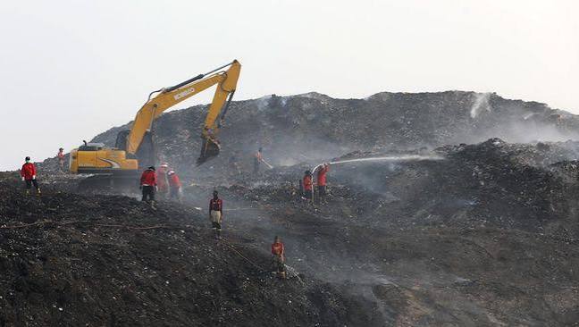 Hari ke-9 Pemadaman Kebakaran TPA Jatiwaringin, 49% Lahan Padam