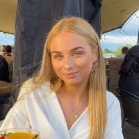 Millie Maynard's Instagram, Twitter & Facebook