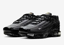 Nike Air Max Plus Triple Black Womens Nike Air Max Plus 3 Triple Black Cj9684 002 Release Date Sneakernews Com Sneakers Nike Air Max Air Max Plus Sneakers