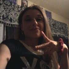 Kelly Hartwig's Instagram, Twitter & Facebook