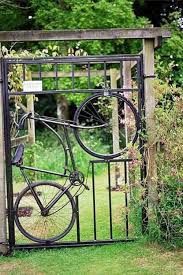 25 Upcycling Ideen Mit Fahrradteilen Neues Leben Furs Alte Fahrrad Garten Garten Deko Und Garten Deko Ideen