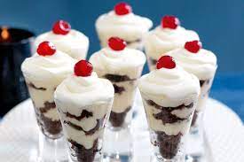 Mini christmas desserts you'll want to add to your wish list individual no bake vanilla cheesecake Easiest Ever Christmas Desserts