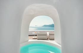 Vino houses consists of just 3 private villas each with a hot tub in the quiet village of finikia in oia, santorini. Top Boutique Luxury Hotels In Santorini Which Are The Best