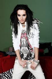His balanced bodyweight consists of 75 kg or 165 pounds. Tokio Hotel Photo Bill Kaulitz Sreadlocks 3
