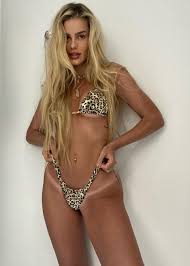 Yasmin Brunet - Free pics, galleries & more at Babepedia