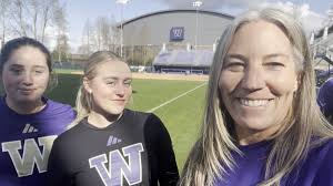 @UWSoftball's video Tweet
