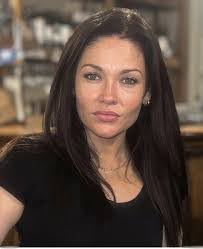 Tania Lyons's Instagram, Twitter & Facebook