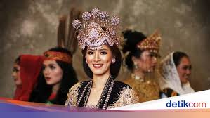 Maybe you would like to learn more about one of these? Keberagaman Budaya Indonesia Dan Contohnya Yang Harus Diketahui