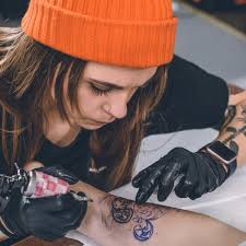 Becoming a professional tattoo artist requires a lot more than a needle and some ink. How To Become A Tattoo Artist Step By Step Career Boss