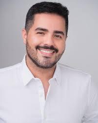 Samuel Borges's Instagram, Twitter & Facebook