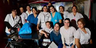 Enfermeras es una telenovela colombiana de drama médico, producida por ana maría pérez para rcn televisión, cuyo primer episodio fue emitido el 23 de octubre de 2019. Ops Oms En Medio De La Pandemia De Covid 19 Un Nuevo Informe De La Oms Hace Un Llamamiento Urgente A Invertir En El Personal De Enfermeria