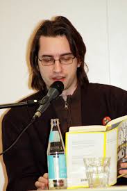 Der österreichische schriftsteller und übersetzer clemens johann setz wurde 1982 in graz geboren, wo er auch heute noch als freier schriftsteller und übersetzer lebt. Datei Clemens J Setz Jpg Wikipedia
