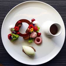Schokolade Minze Und Himbeere Info Chef Vidal Gutierrez Restaurant Menu Chef Gutierrez Himbe Food Plating Fine Dining Desserts Food